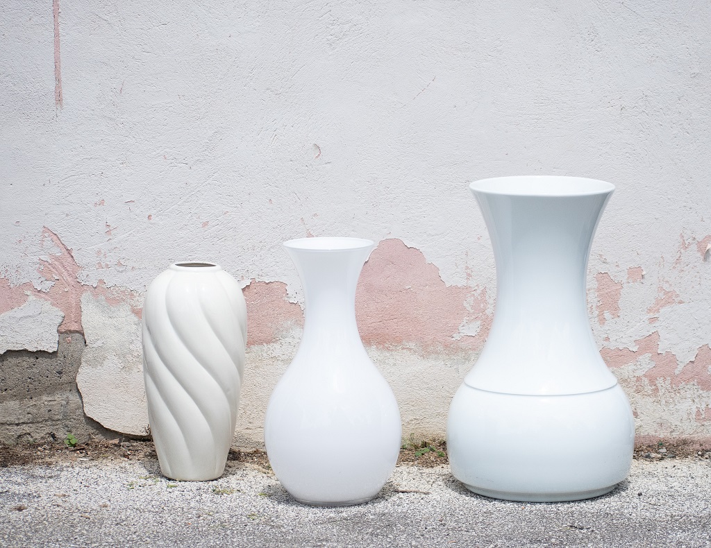 white vases decorative accessories for rent